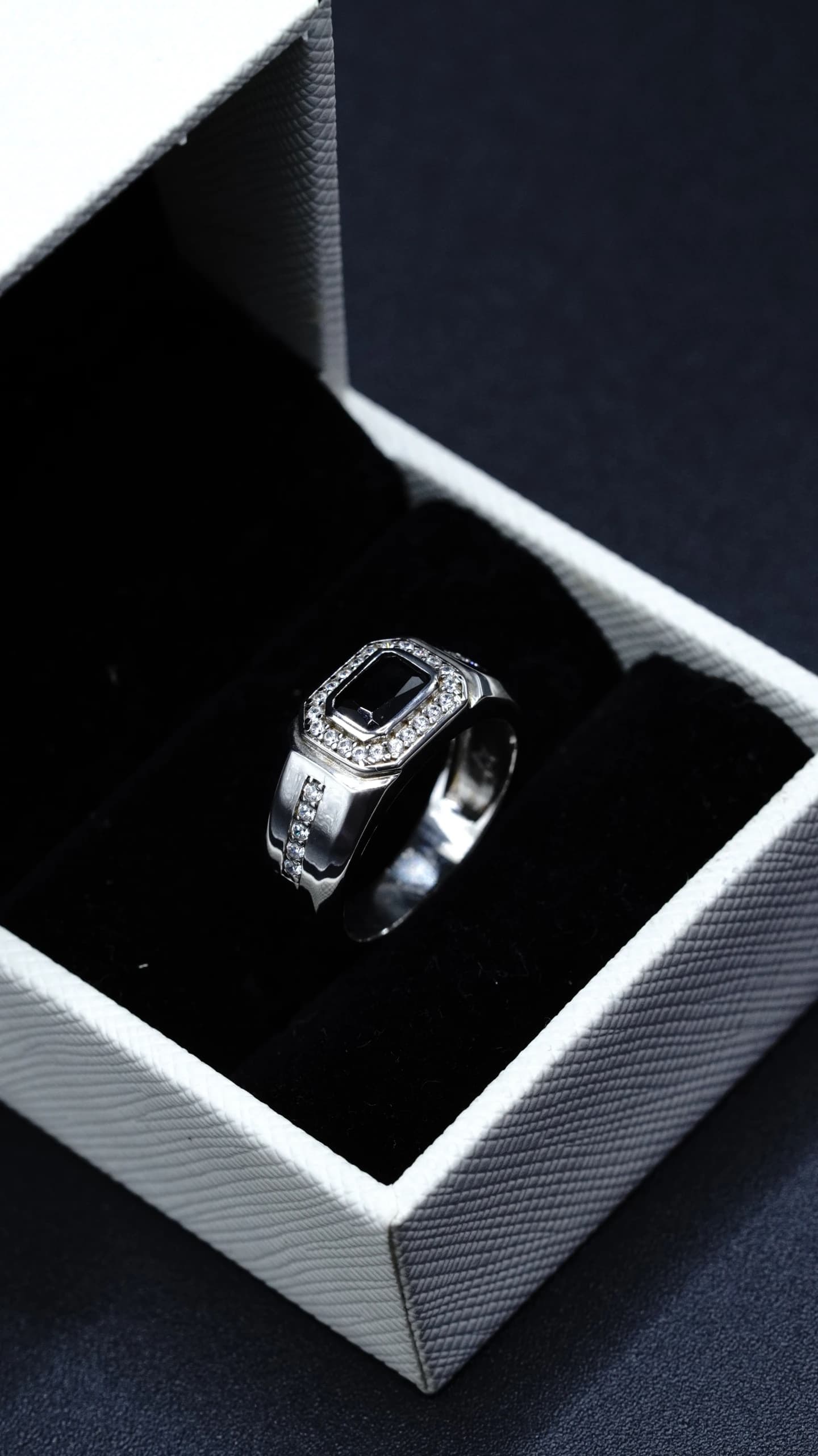 RTL 111 – Cincin Lelaki, gambar 1 daripada 6