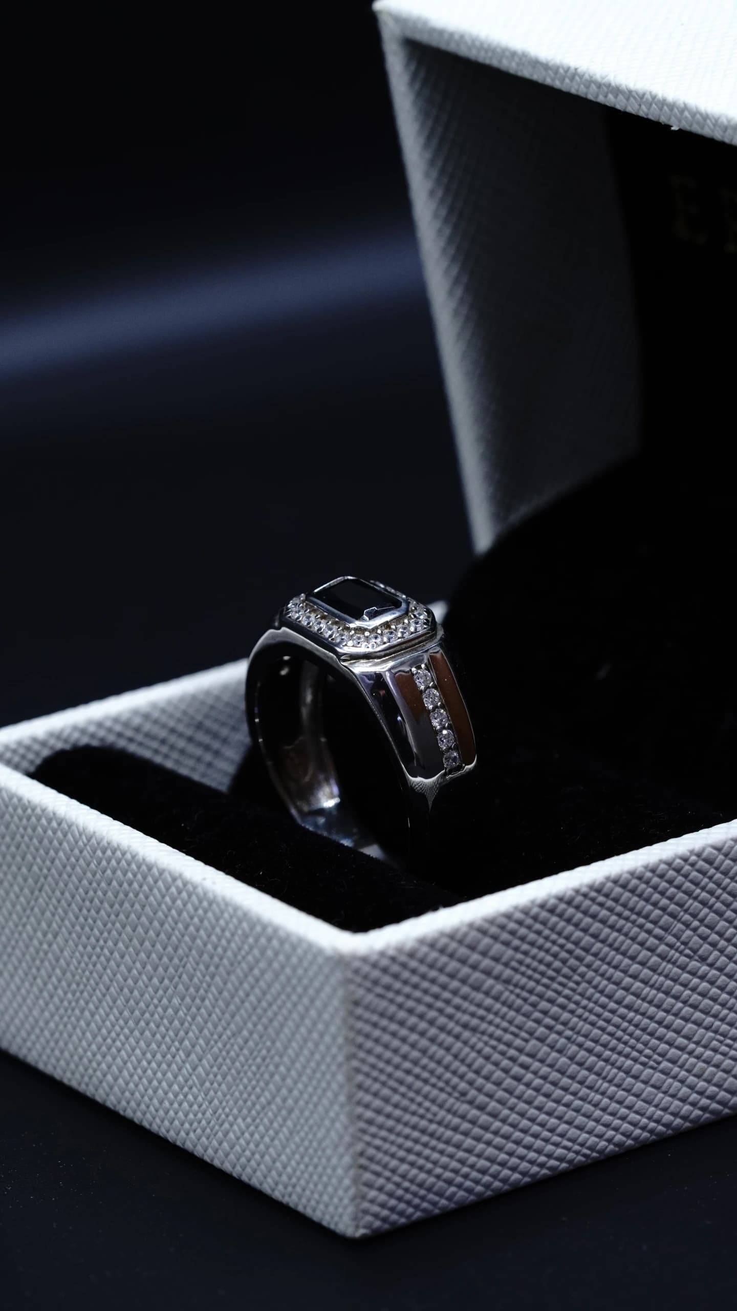 RTL 111 – Cincin Lelaki, gambar 3 daripada 6