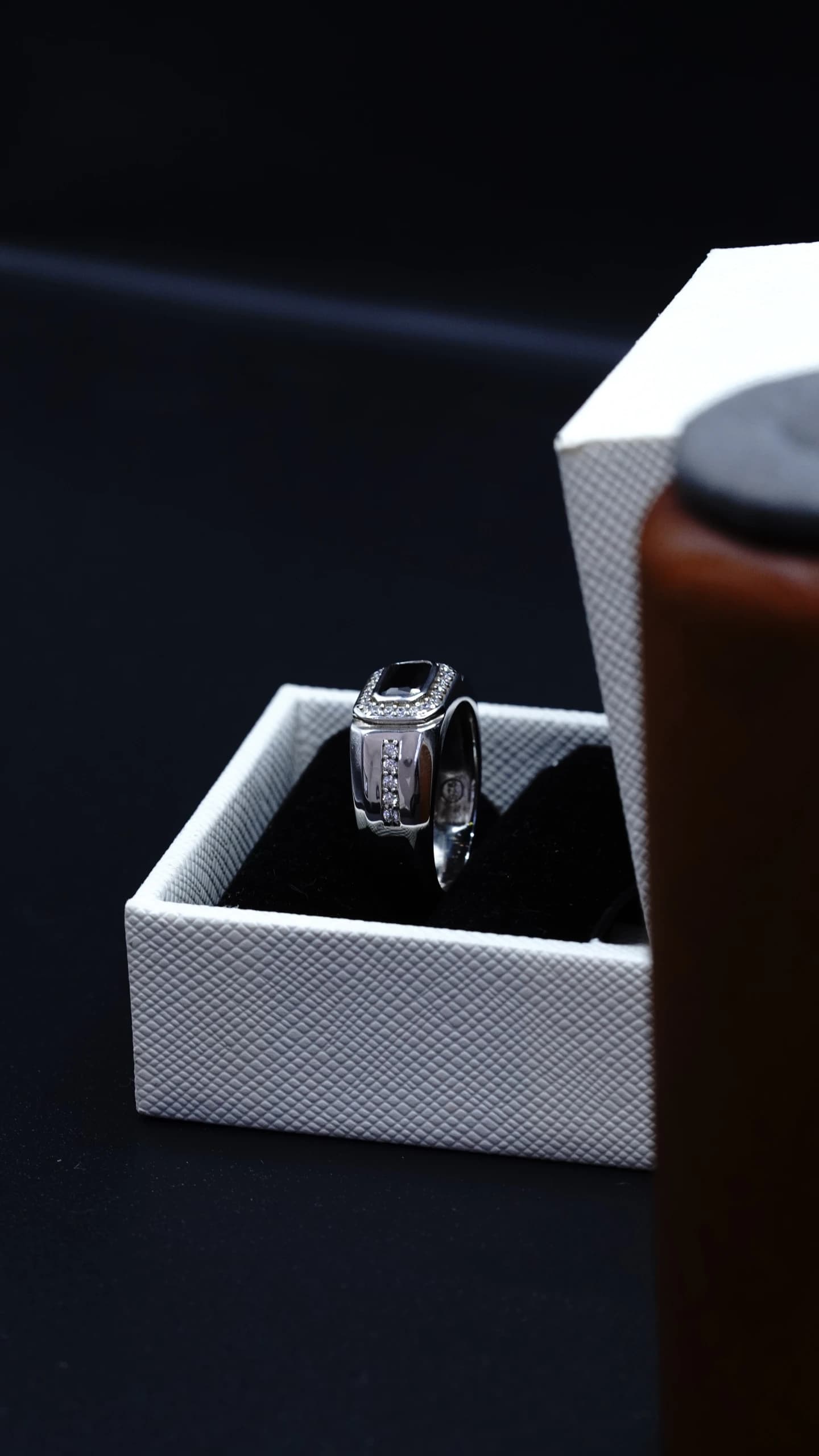RTL 111 – Cincin Lelaki, gambar 4 daripada 6