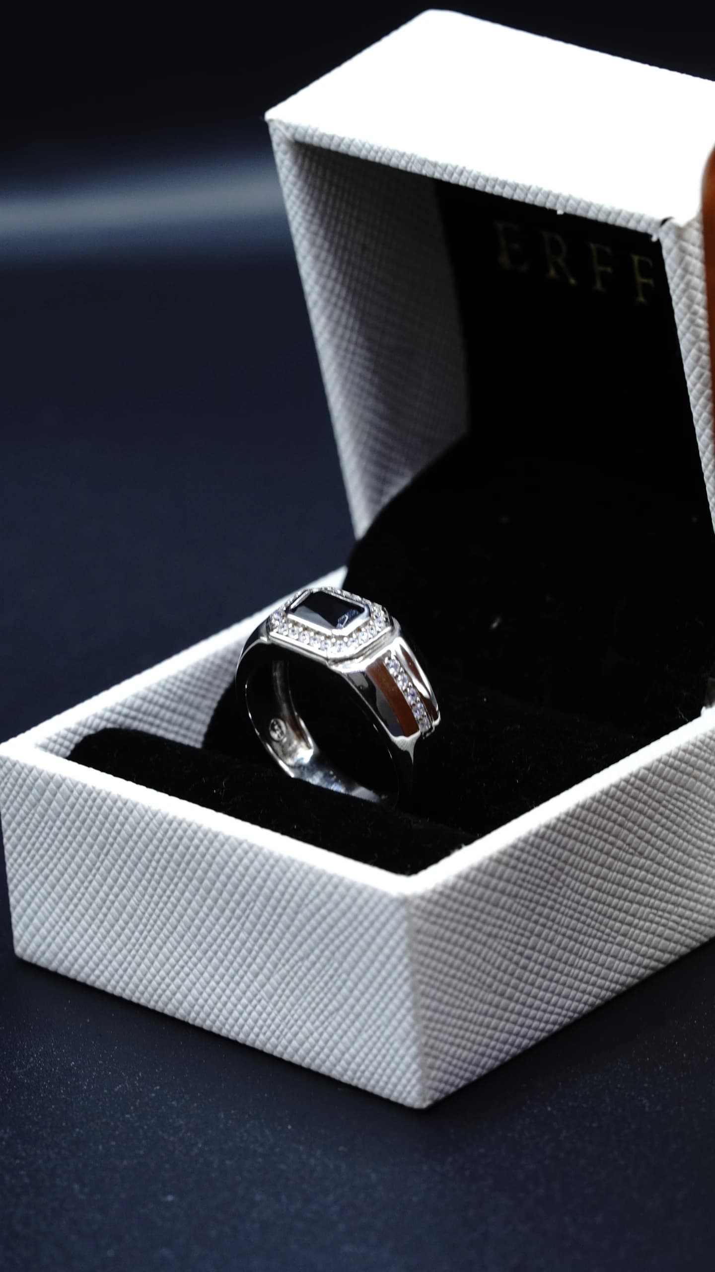 RTL 111 – Cincin Lelaki, gambar 5 daripada 6